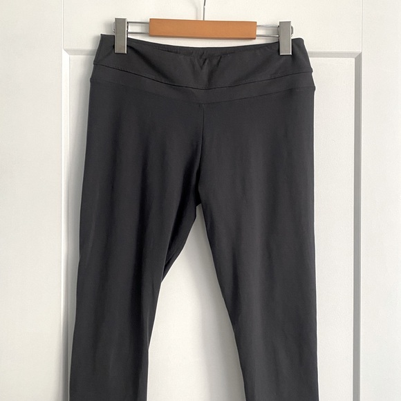 MARIKA Dark Grey Yoga Capris - Picture 1 of 4